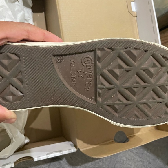 Converse x Comme des Garçons PLAY Chuck 70 Low Top - Picture 3 of 7